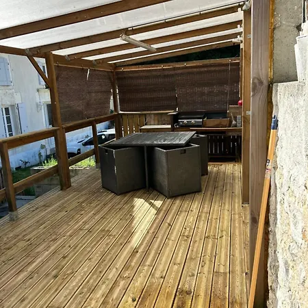 Maison De Ville A 3 Kilometre Du Centre De Cognac , Jacuzzi Privee Et Disponible Sur Place Saint-Brice  Exterior photo