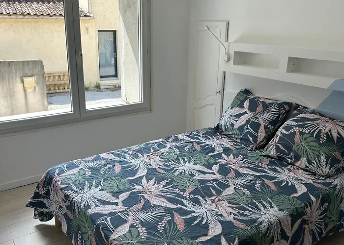 Maison De Ville A 3 Kilometre Du Centre De Cognac , Jacuzzi Privee Et Disponible Sur Place