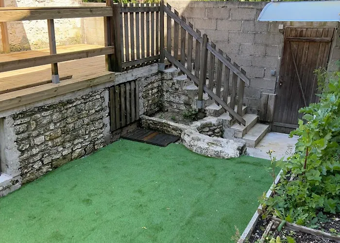 Maison De Ville A 3 Kilometre Du Centre De Cognac , Jacuzzi Privee Et Disponible Sur Place