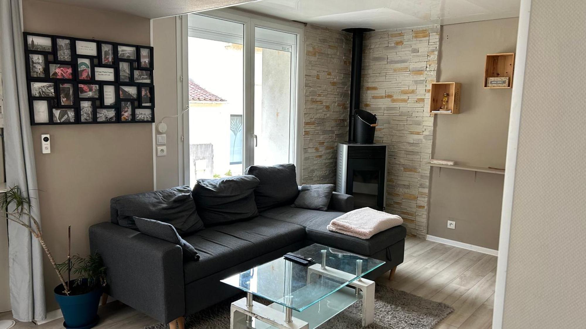 Maison De A 3 Kilometre Du Centre De Cognac , Jacuzzi Privee Et Disponible Sur Place